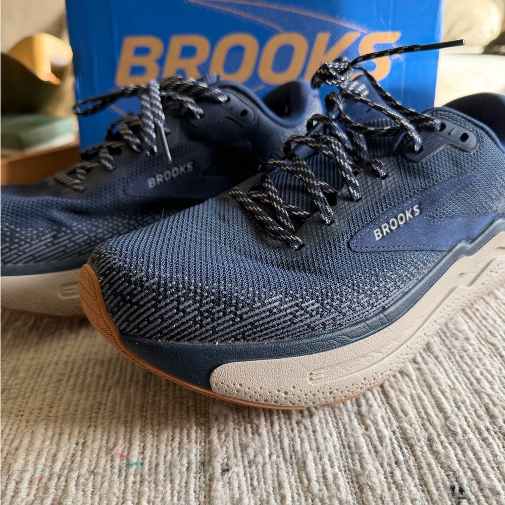 Brooks Men’s Ghost Max 2 size 10